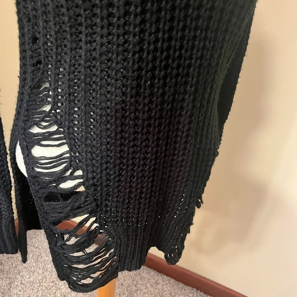 Guess Black Distressed V-Neck Sweater Sz XS - Picture 3 of 6